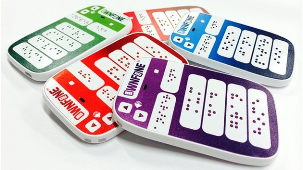 カスタムメイドの3D印刷点字携帯がイギリスに登場